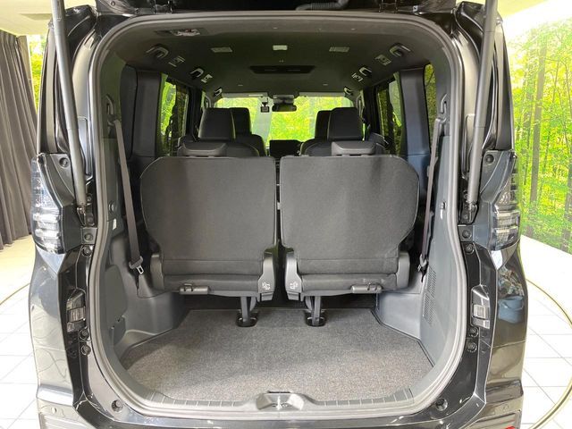 TOYOTA VOXY HYBRID 2024 Image 31