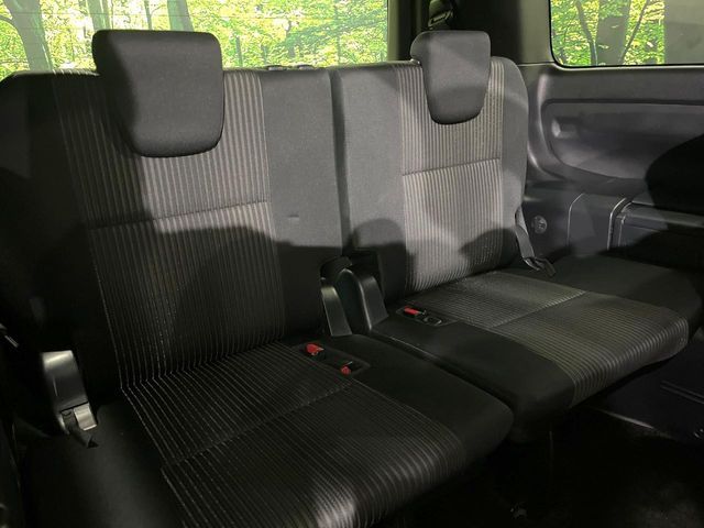 TOYOTA VOXY 2019 Image 31