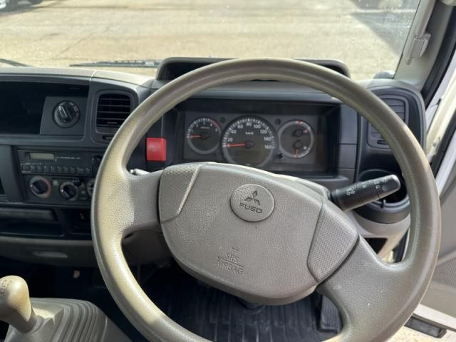 MITSUBISHI CANTER GUTS 2015 Image 31