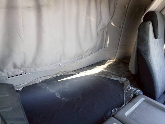 NISSAN DIESEL QUON 2011 Image 31