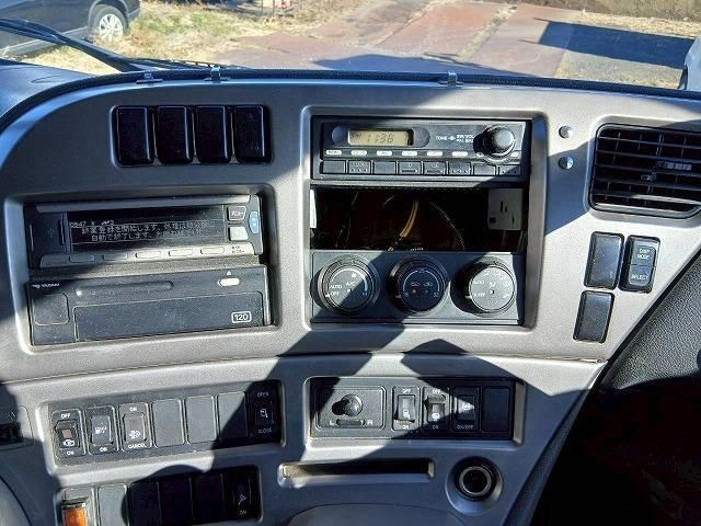 NISSAN DIESEL QUON 2011 Image 31