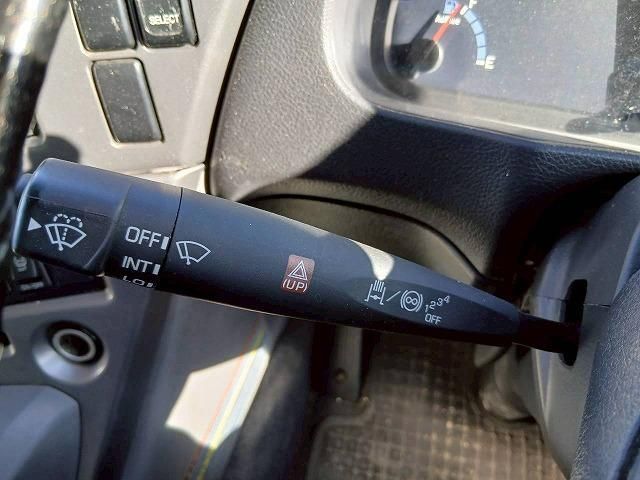 NISSAN DIESEL QUON 2011 Image 31