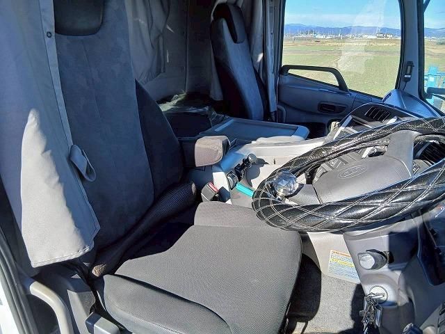 NISSAN DIESEL QUON 2011 Image 31