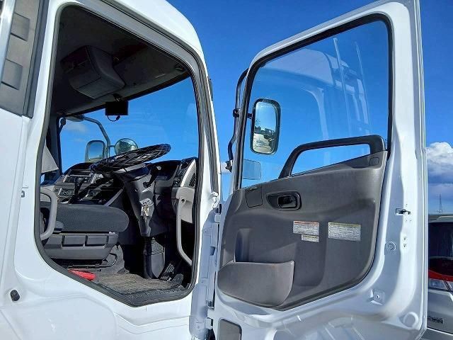 NISSAN DIESEL QUON 2011 Image 31