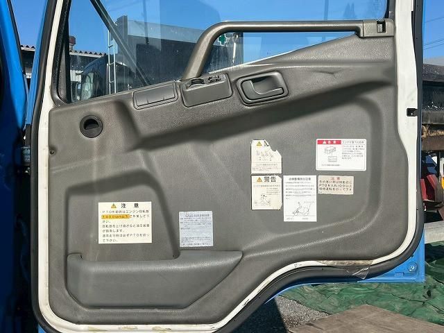 MITSUBISHI FUSOU FIGHTER 2003 Image 31