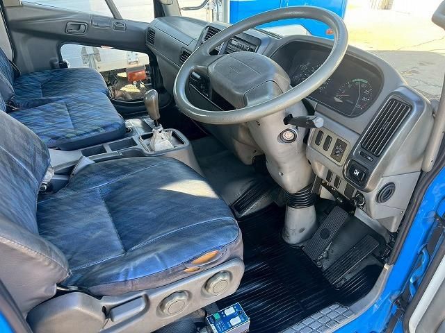 MITSUBISHI FUSOU FIGHTER 2003 Image 31