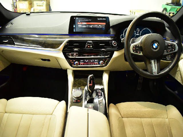 BMW 5SERIES SEDAN 2017 Image 31