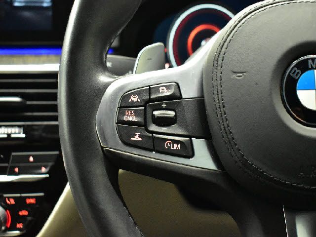 BMW 5SERIES SEDAN 2017 Image 31