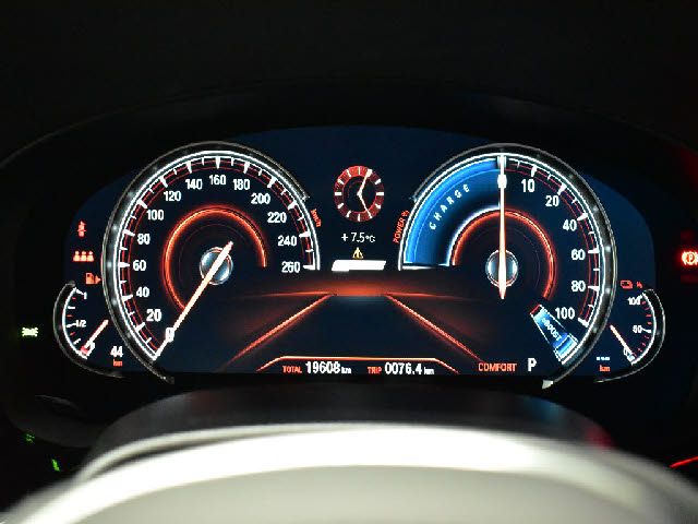 BMW 5SERIES SEDAN 2017 Image 31