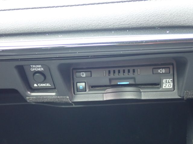 TOYOTA CROWN SEDAN HYBRID 4 2019 Image 31