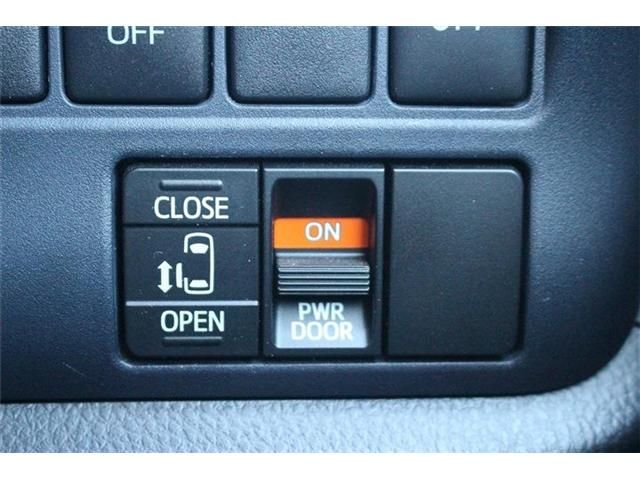 TOYOTA NOAH HYBRID 2015 Image 31