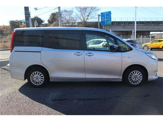 TOYOTA NOAH HYBRID 2015 Image 31