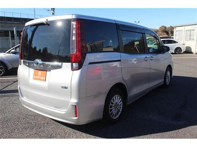 TOYOTA NOAH HYBRID 2015 Image 31