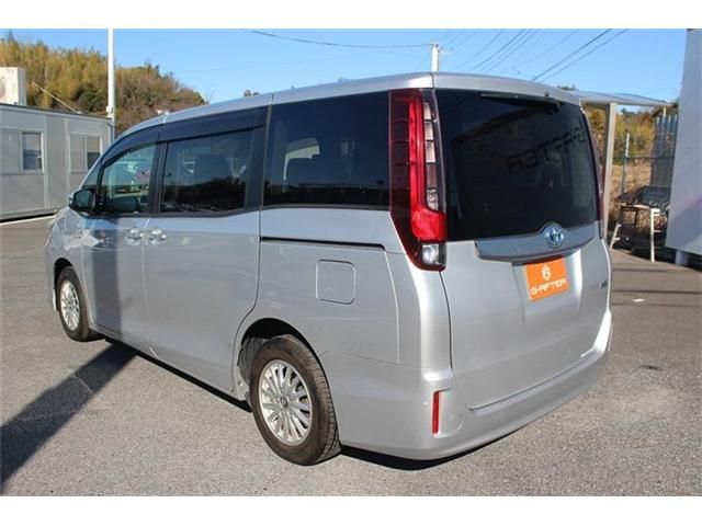 TOYOTA NOAH HYBRID 2015 Image 31