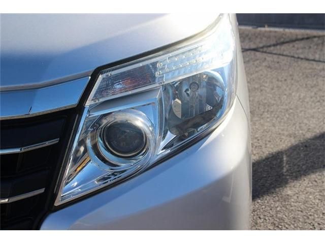 TOYOTA NOAH HYBRID 2015 Image 31