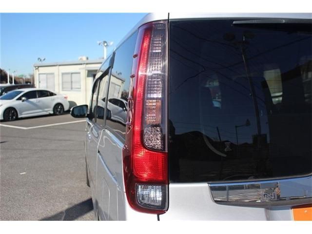 TOYOTA NOAH HYBRID 2015 Image 31