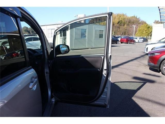 TOYOTA NOAH HYBRID 2015 Image 31