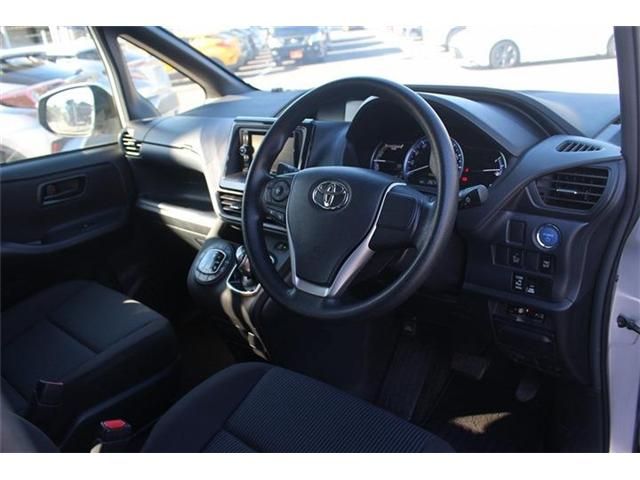 TOYOTA NOAH HYBRID 2015 Image 31