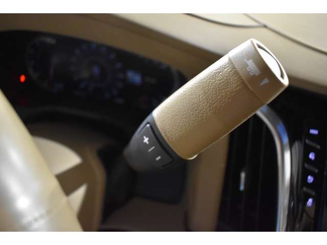 CADILLAC ESCALADE 2018 Image 31