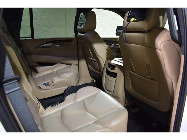 CADILLAC ESCALADE 2018 Image 31