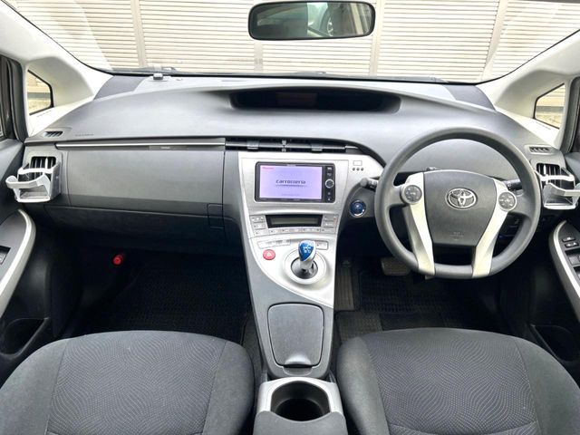 TOYOTA PRIUS 2015 Image 31