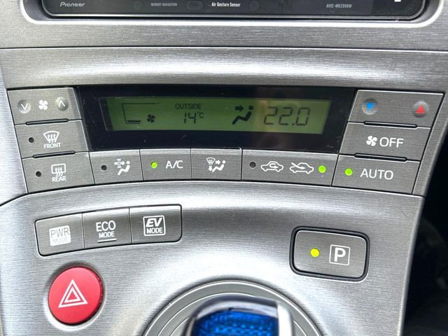 TOYOTA PRIUS 2015 Image 31