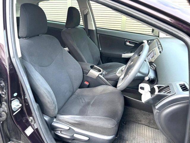 TOYOTA PRIUS 2015 Image 31