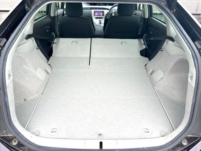 TOYOTA PRIUS 2015 Image 31