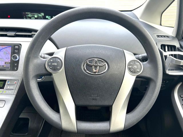TOYOTA PRIUS 2015 Image 31