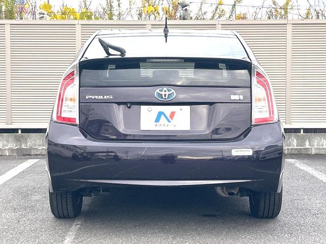 TOYOTA PRIUS 2015 Image 31