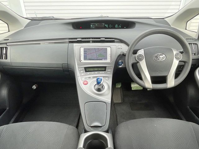 TOYOTA PRIUS 2013 Image 31