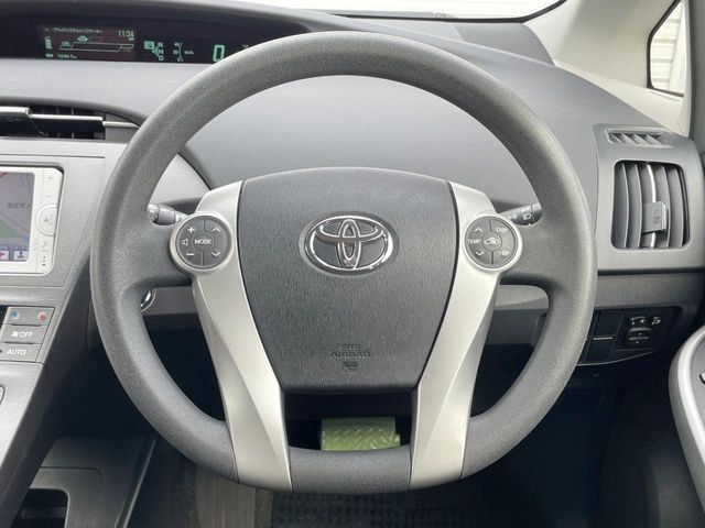 TOYOTA PRIUS 2013 Image 31