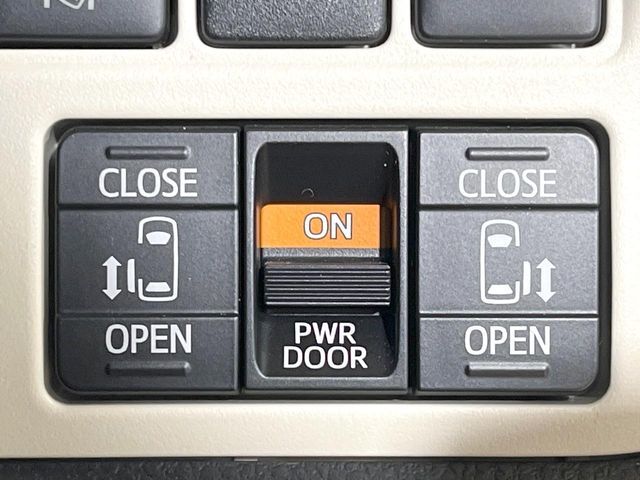 TOYOTA NOAH HYBRID 2018 Image 31