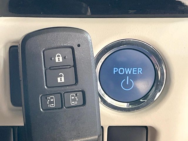 TOYOTA NOAH HYBRID 2018 Image 31