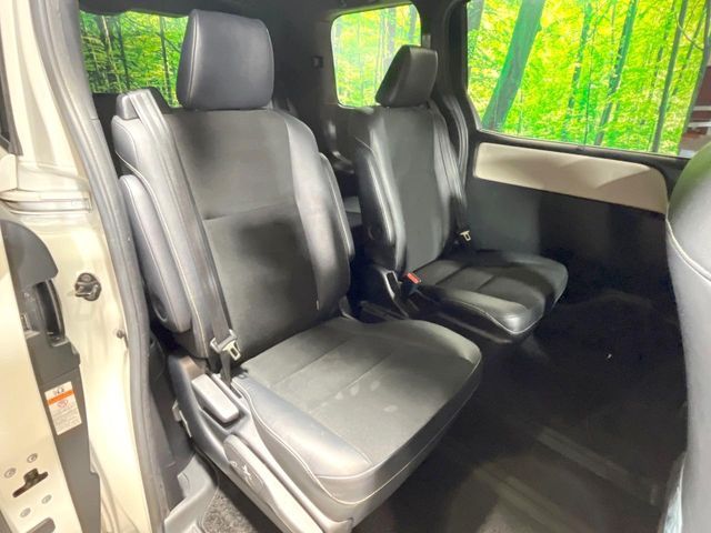 TOYOTA NOAH HYBRID 2018 Image 31