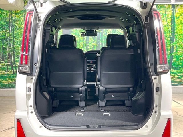 TOYOTA NOAH HYBRID 2018 Image 31