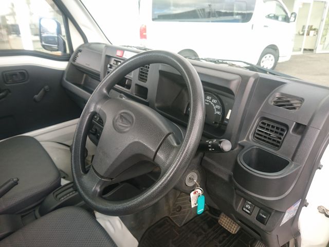 DAIHATSU HIJET TRUCK 4WD 2017 Image 31