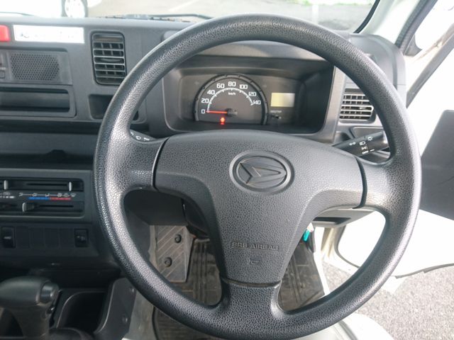 DAIHATSU HIJET TRUCK 4WD 2017 Image 31