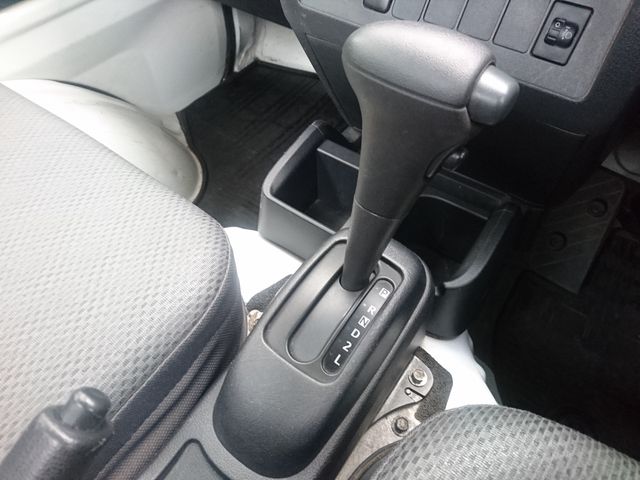 DAIHATSU HIJET TRUCK 4WD 2017 Image 31