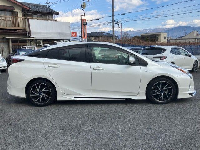 TOYOTA PRIUS 2018 Image 31
