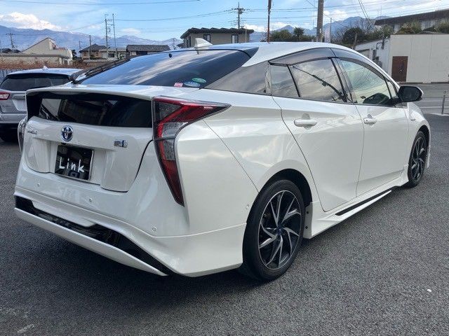 TOYOTA PRIUS 2018 Image 31