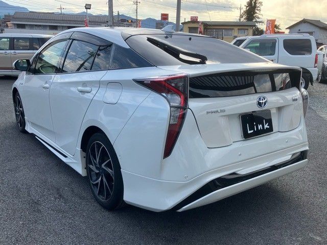 TOYOTA PRIUS 2018 Image 31