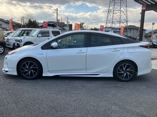 TOYOTA PRIUS 2018 Image 31