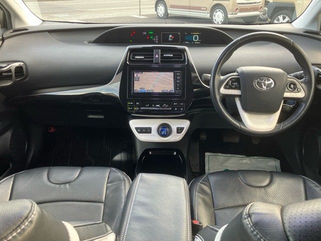 TOYOTA PRIUS 2018 Image 31
