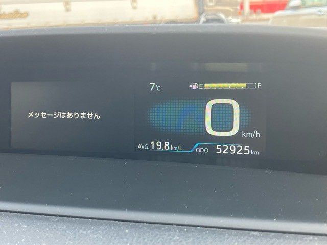 TOYOTA PRIUS 2018 Image 31