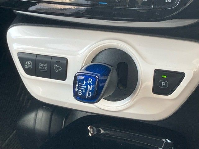 TOYOTA PRIUS 2018 Image 31