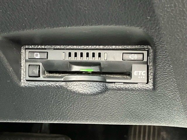 TOYOTA PRIUS 2018 Image 31