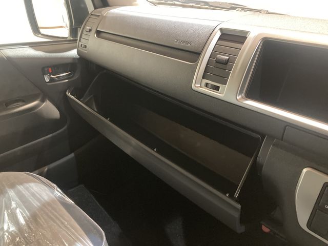 TOYOTA HIACE WAGON 4WD 2025 Image 31