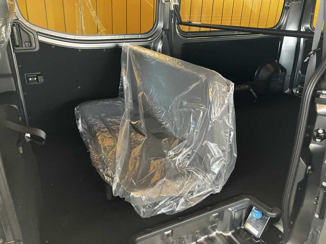 NISSAN CARAVAN VAN 2WD 2025 Image 31