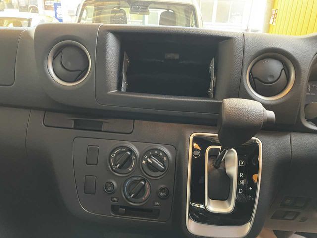 NISSAN CARAVAN VAN 2WD 2025 Image 31
